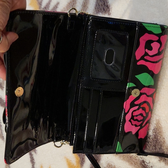 Pursed - Picture 2 of 4